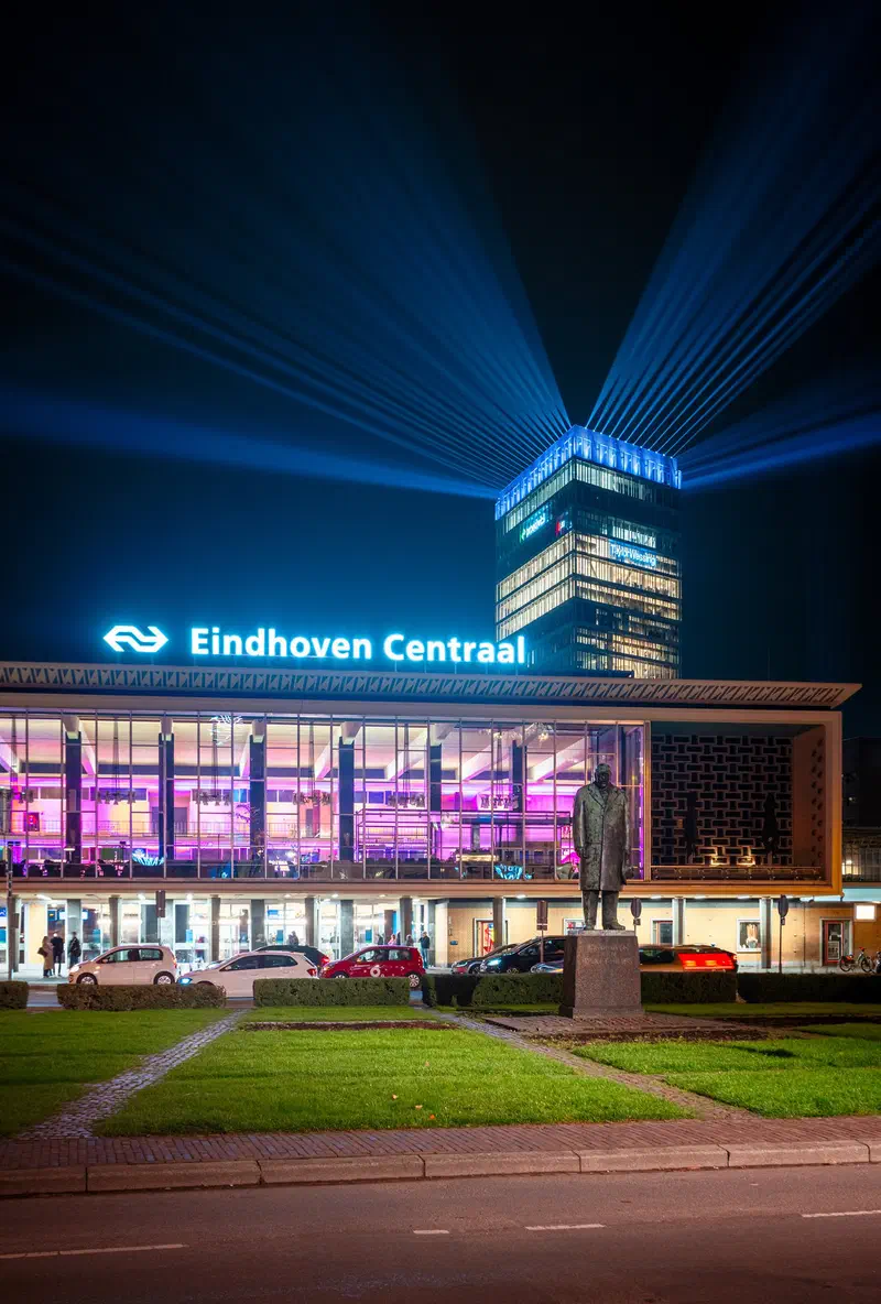 Laser beams shining above Eindhoven Centraal station (Glow)