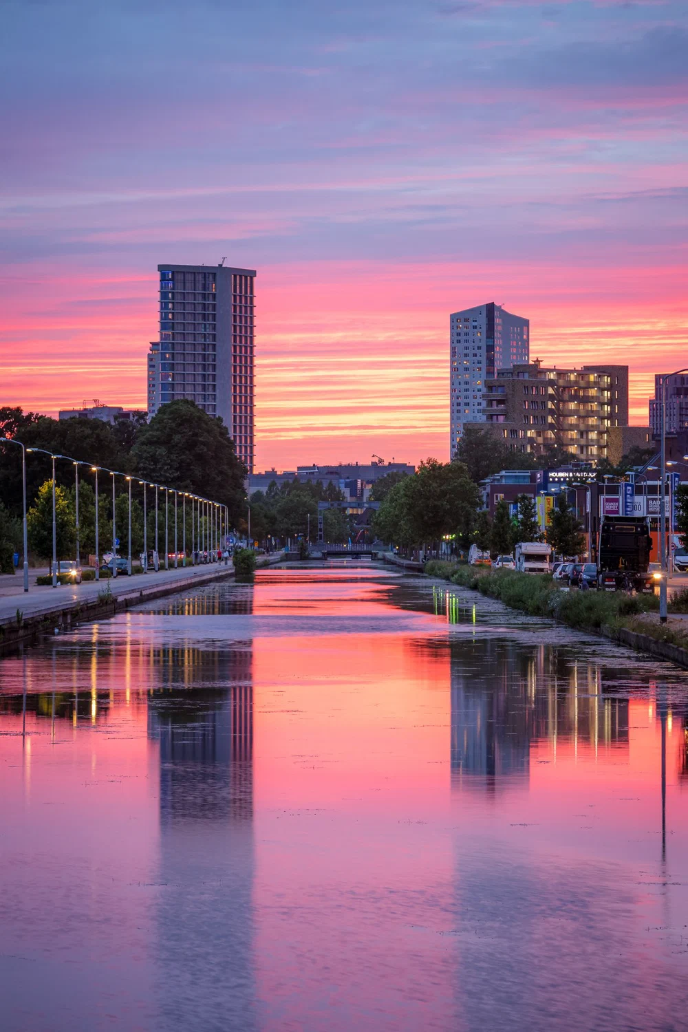 Pink sky over the Eindhovens Kanaal